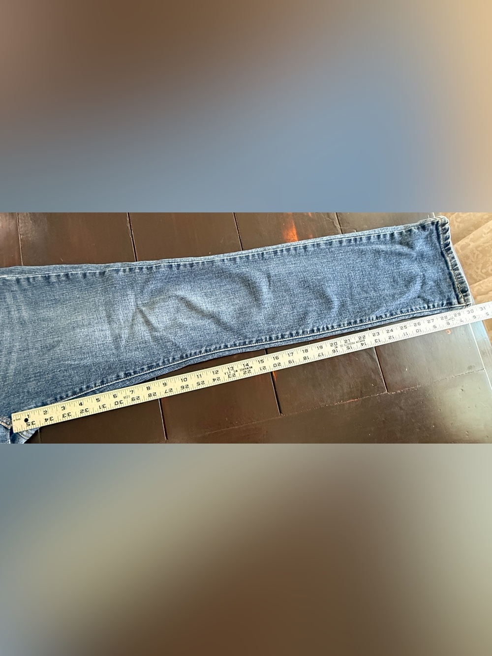 Levi's Women's 505 mid rise
Medium wash straight leg jeans some
stretch GUC sz 4 - Picture 12 of 12